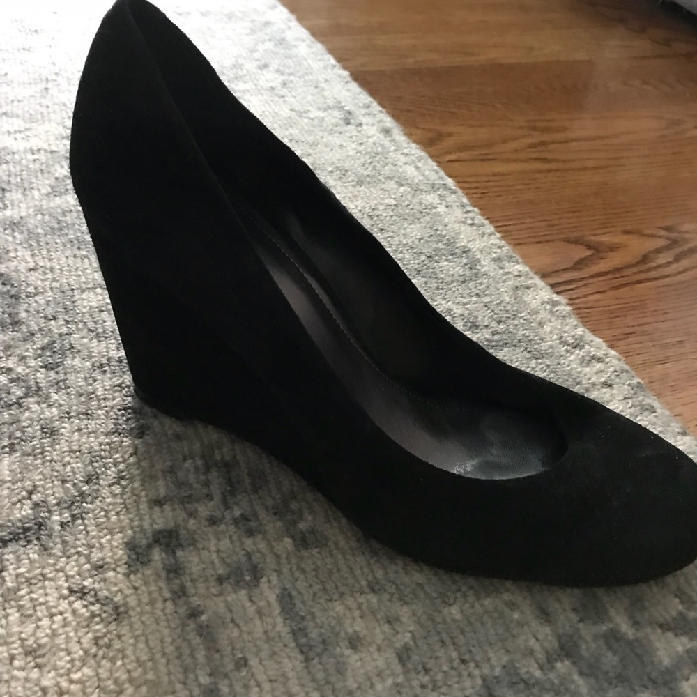 Selling due to surgery & no longer can wear heels.